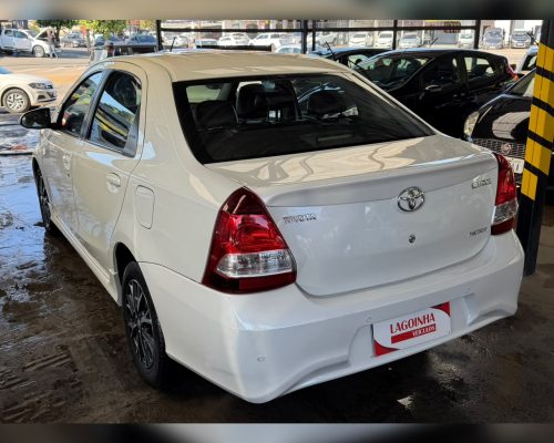Etios 1.5 SD Platinum automático 2017.2018 4